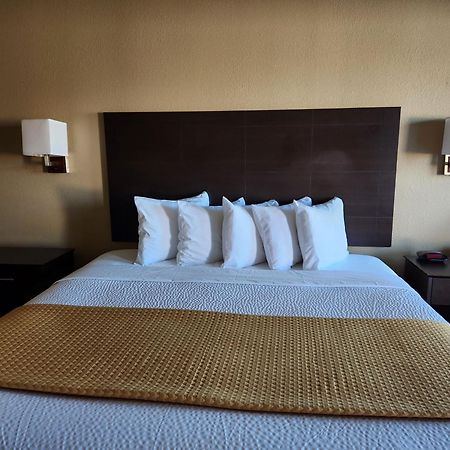 Days Inn By Wyndham Baytown East Экстерьер фото