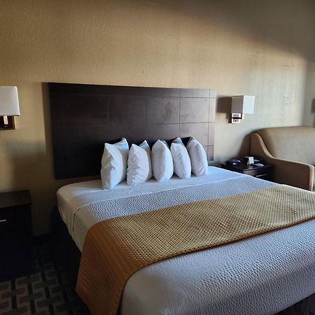 Days Inn By Wyndham Baytown East Экстерьер фото