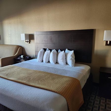 Days Inn By Wyndham Baytown East Экстерьер фото