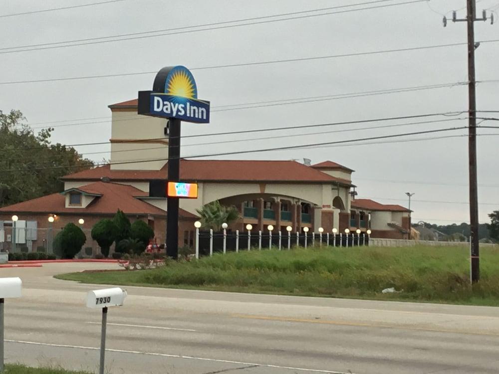 Days Inn By Wyndham Baytown East Экстерьер фото