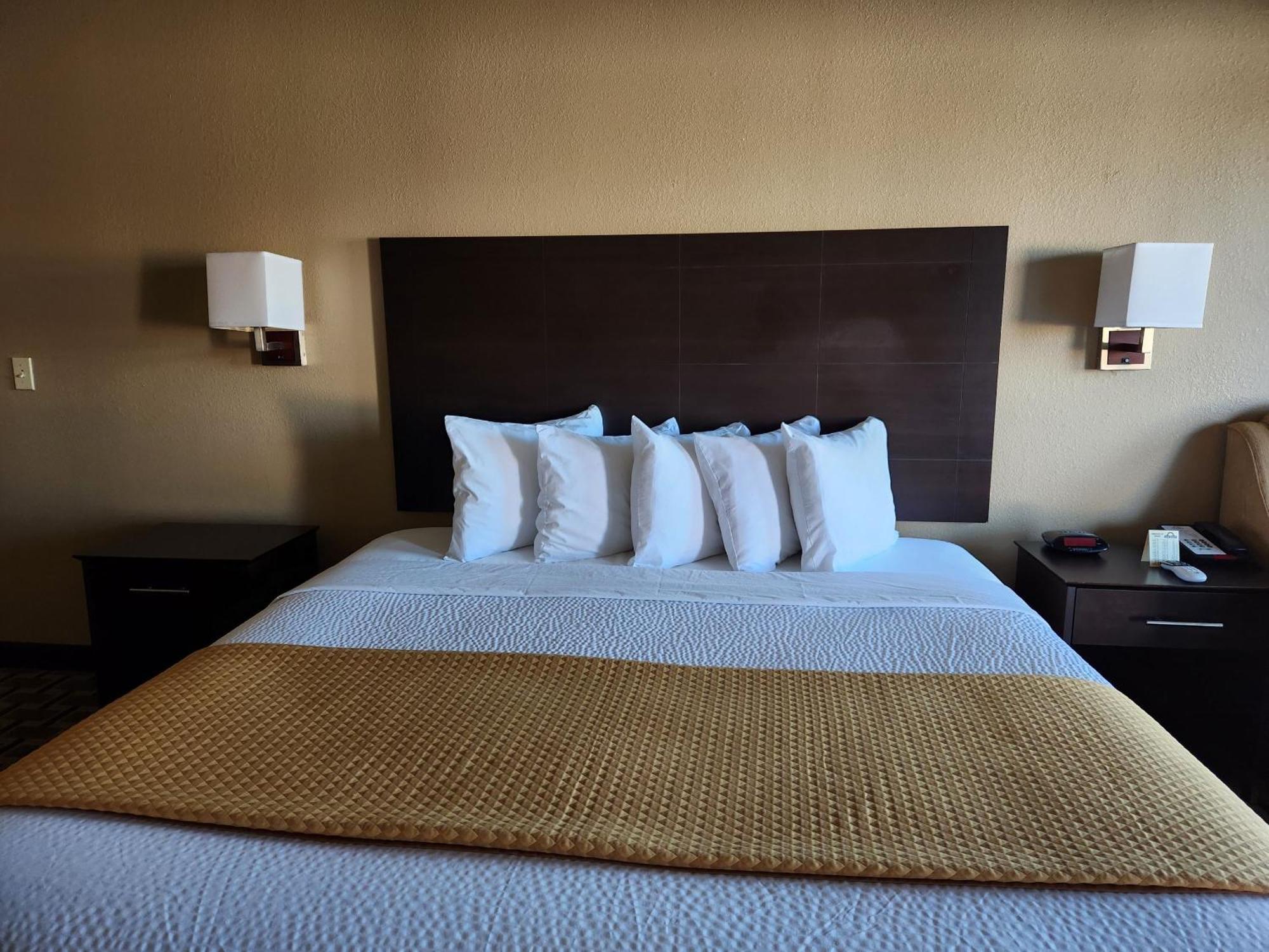Days Inn By Wyndham Baytown East Экстерьер фото