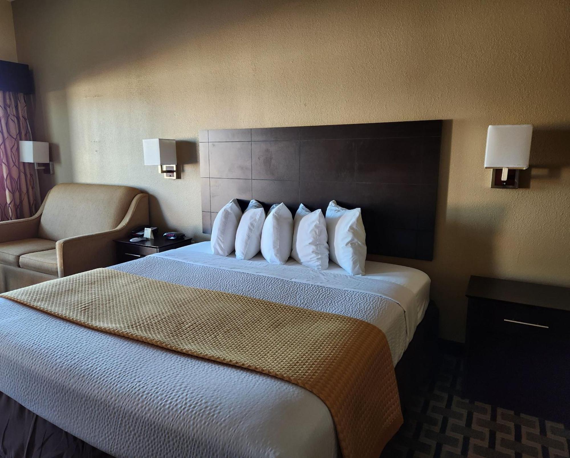 Days Inn By Wyndham Baytown East Экстерьер фото