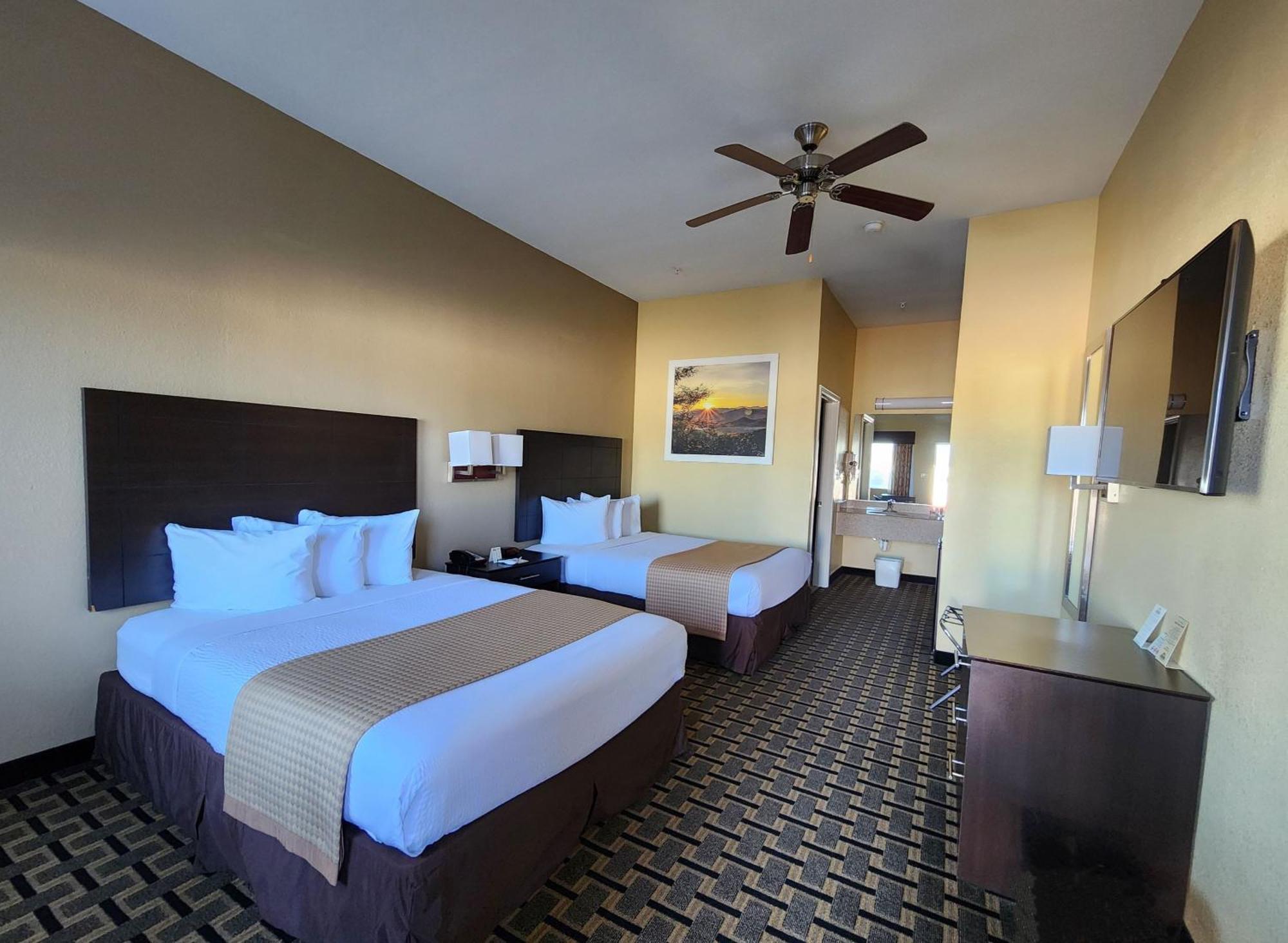 Days Inn By Wyndham Baytown East Экстерьер фото