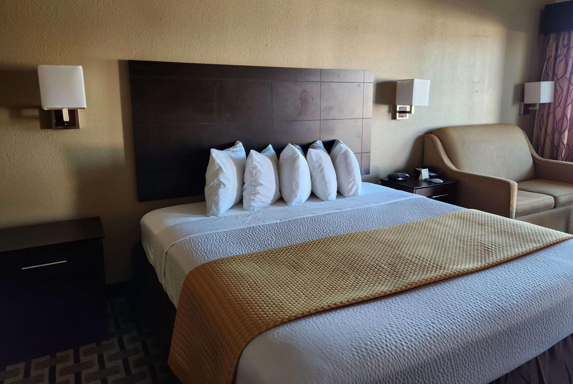 Days Inn By Wyndham Baytown East Экстерьер фото