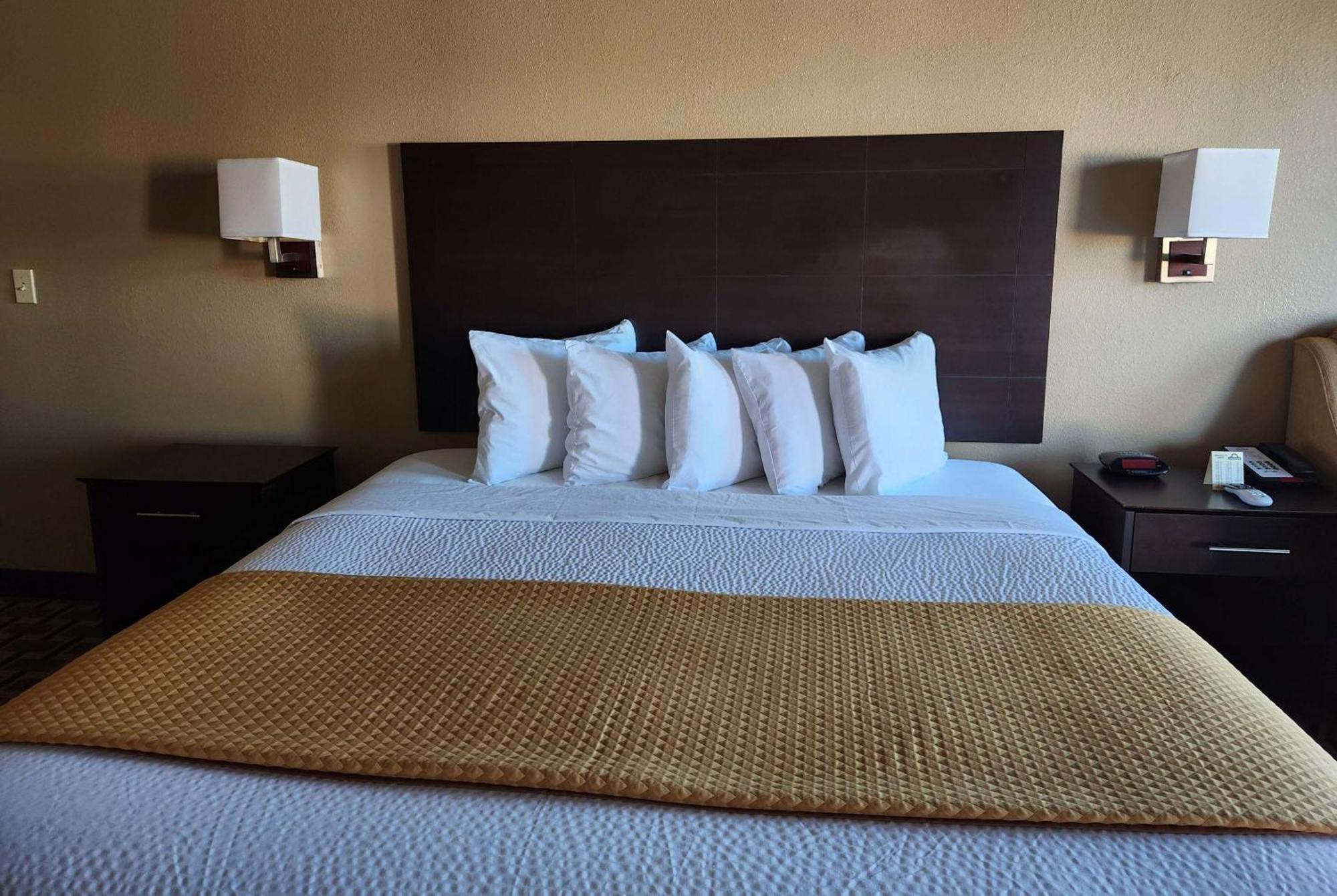 Days Inn By Wyndham Baytown East Экстерьер фото