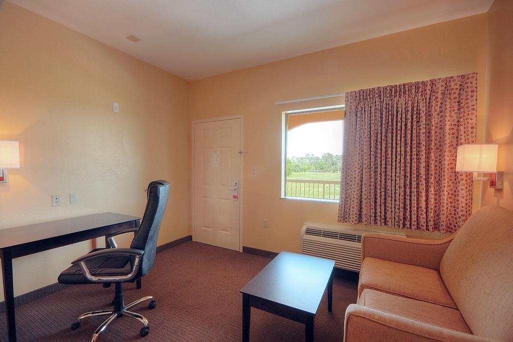 Days Inn By Wyndham Baytown East Экстерьер фото